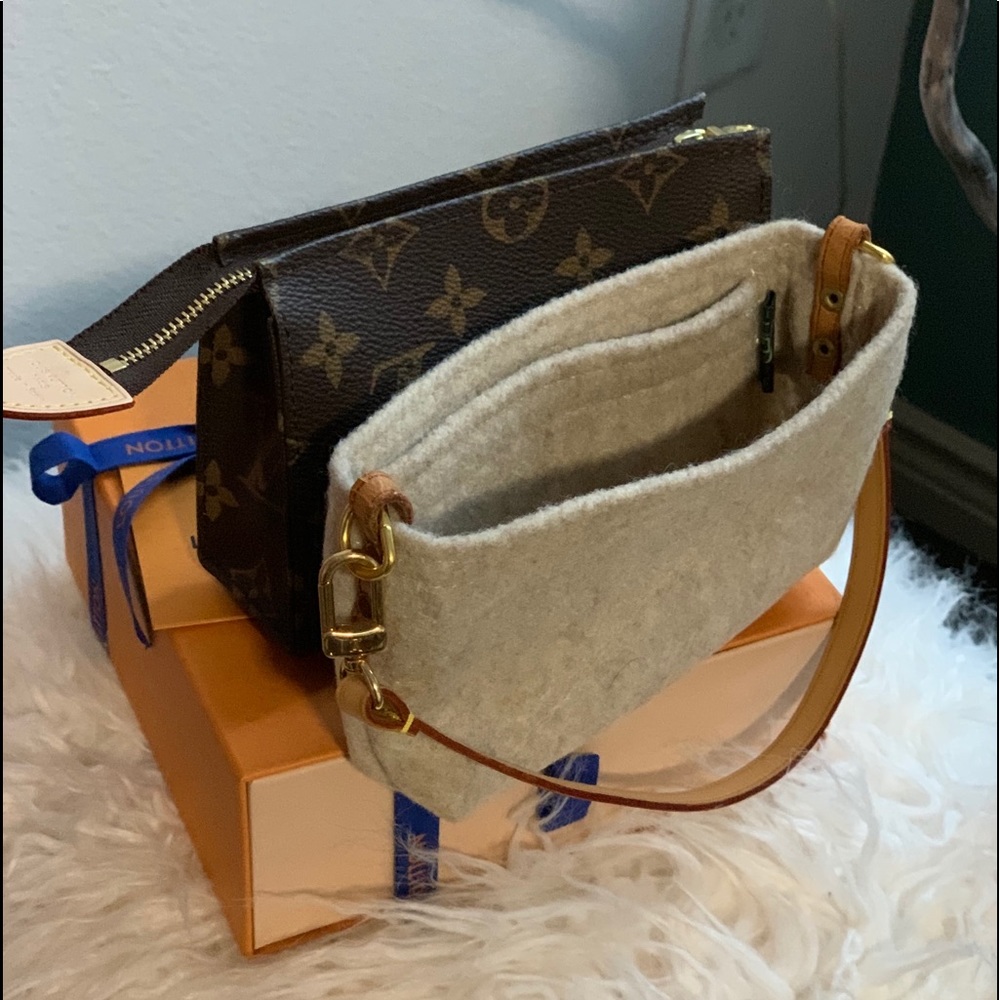 Sold Louis Vuitton Toiletry 15 - Picture 6 of 16